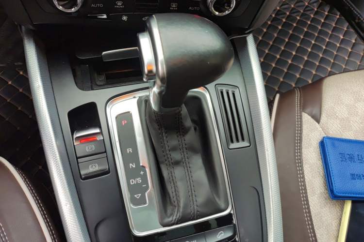 Used Audi Q5 2013 40 TFSI Technology Edition Gear Lever