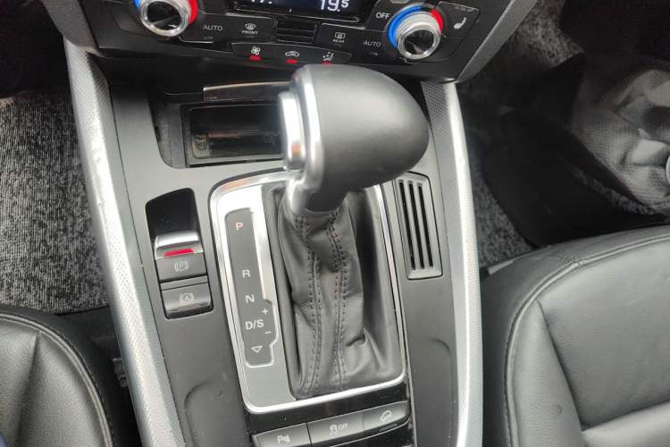 Used Audi Q5 2013 40 TFSI Technology Edition Gear Lever