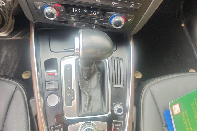 Used Audi Q5 2013 40 TFSI Comfort Edition Gear Lever