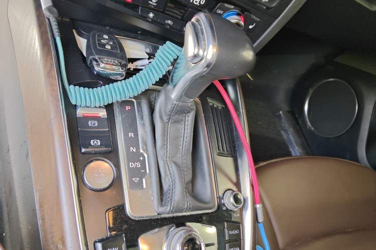 Used Audi Q5 2013 40 TFSI Comfort Edition Gear Lever
