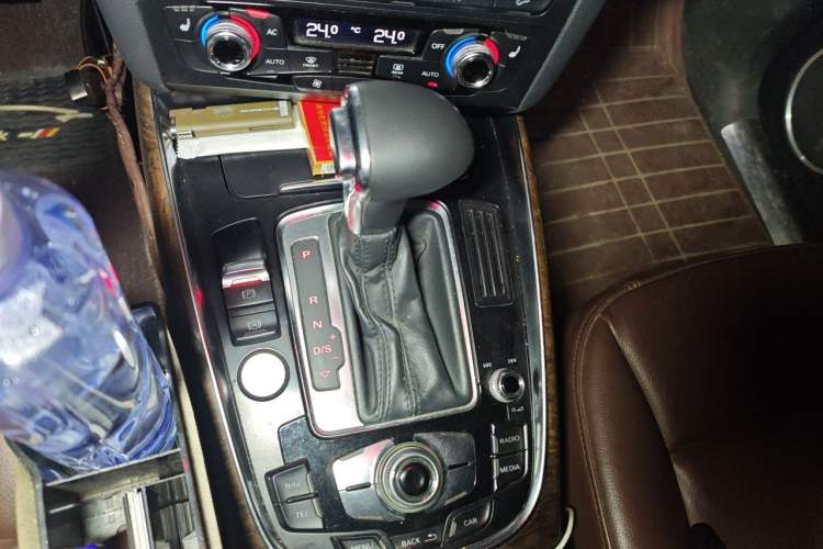 Used Audi Q5 2013 40 TFSI Comfort Edition Gear Lever