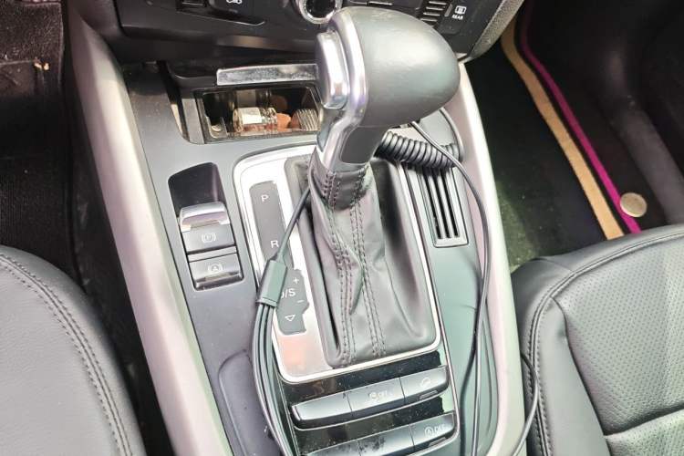 Used Audi Q5 2013 40 TFSI Ambition Gear Lever