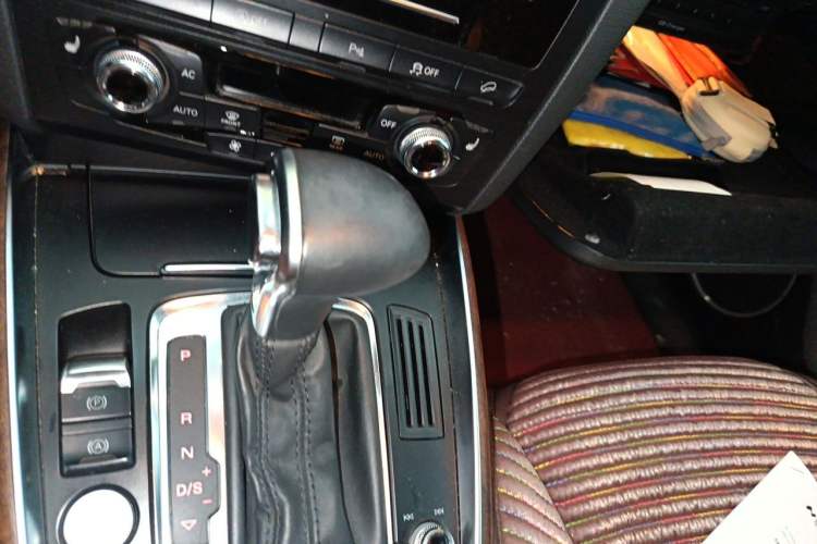 Used Audi Q5 2013 40 TFSI Ambition Gear Lever