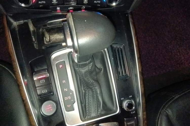 Used Audi Q5 2013 40 TFSI Comfort Edition Gear Lever