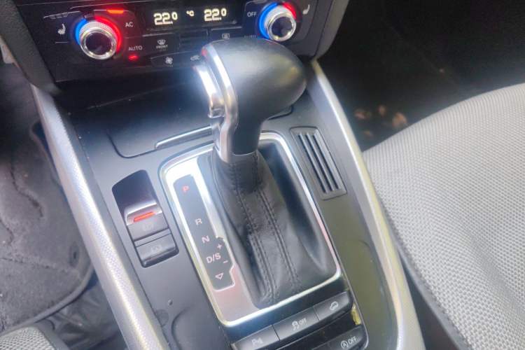 Used Audi Q5 2013 40 TFSI Technology Edition Gear Lever
