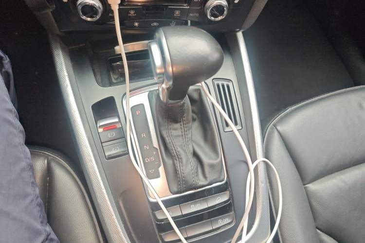 Used Audi Q5 2013 40 TFSI Technology Edition Gear Lever