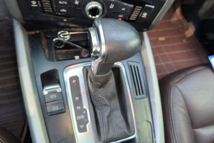 Used Audi Q5 2013 40 TFSI Ambition Gear Lever