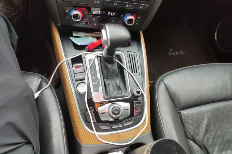 Used Audi Q5 2013 40 TFSI Luxury Model Gear Lever