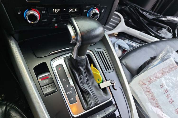Used Audi Q5 2013 40 TFSI Technology Edition Gear Lever