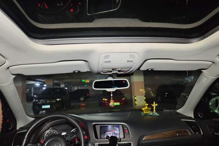 Used Audi Q5 2013 40 TFSI Comfort Edition Headliner