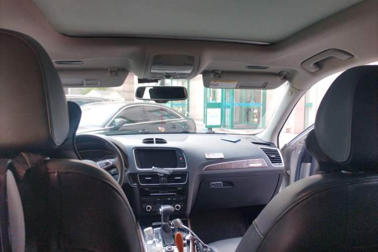 Used Audi Q5 2013 40 TFSI Comfort Edition Headliner