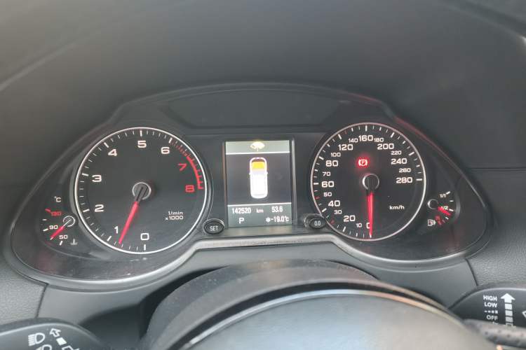 Used Audi Q5 2013 40 TFSI Comfort Edition Instrument Cluster