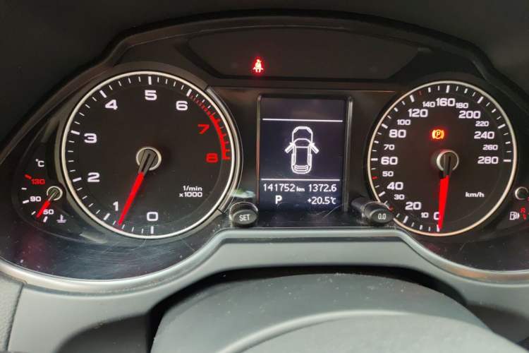 Used Audi Q5 2013 40 TFSI Technology Edition Instrument Cluster