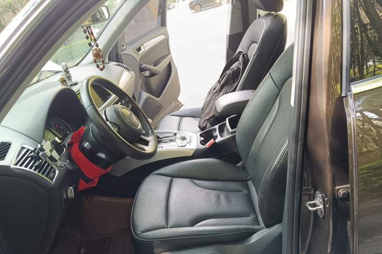 Used Audi Q5 2013 40 TFSI Technology Edition Left Front Seat