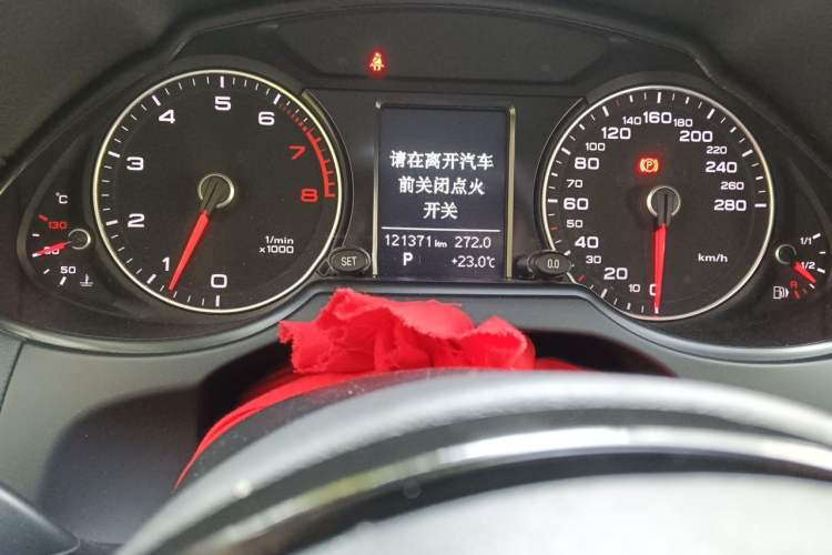 Used Audi Q5 2013 40 TFSI Technology Edition Odometer Close Up