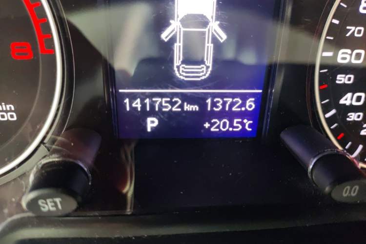 Used Audi Q5 2013 40 TFSI Technology Edition Odometer Close Up
