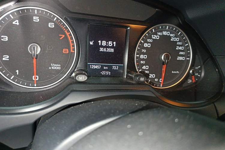 Used Audi Q5 2013 40 TFSI Ambition Odometer Close Up