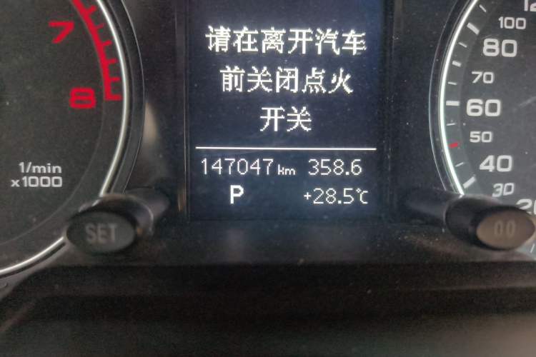 Used Audi Q5 2013 40 TFSI Technology Edition Odometer Close Up
