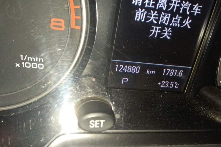 Used Audi Q5 2013 40 TFSI Comfort Edition Odometer Close Up