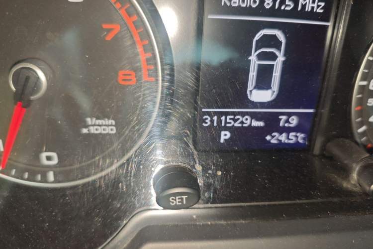 Used Audi Q5 2013 40 TFSI Technology Edition Odometer Close Up