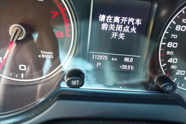 Used Audi Q5 2013 40 TFSI Comfort Edition Odometer Close Up