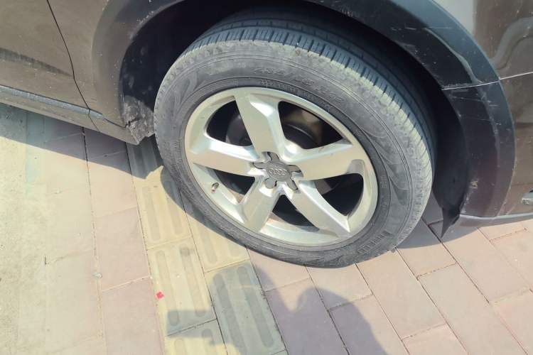 Used Audi Q5 2013 40 TFSI Comfort Edition Right Front Wheel Hub