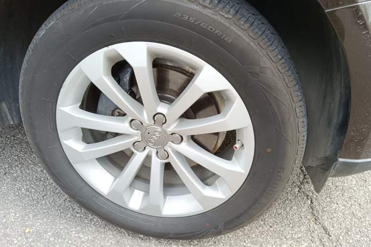 Used Audi Q5 2013 40 TFSI Technology Edition Right Front Wheel Hub