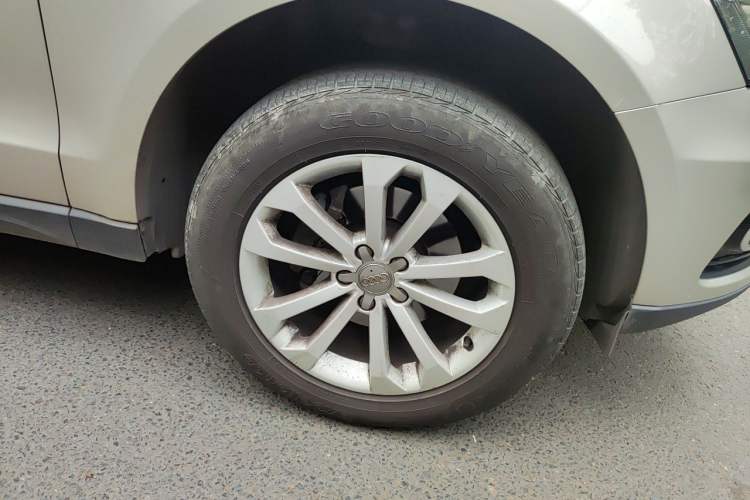 Used Audi Q5 2013 40 TFSI Technology Edition Right Front Wheel Hub