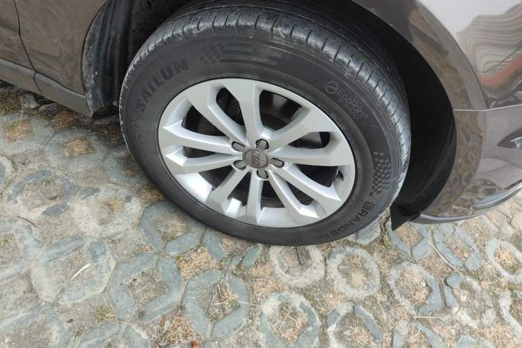 Used Audi Q5 2013 40 TFSI Technology Edition Right Front Wheel Hub