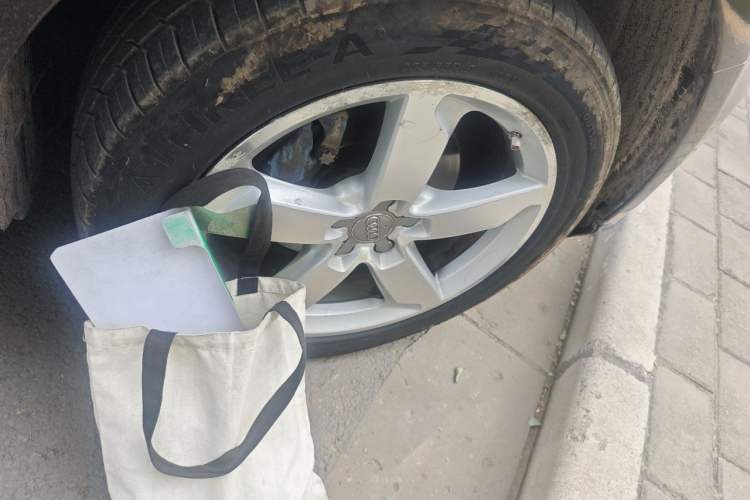 Used Audi Q5 2013 40 TFSI Comfort Edition Right Front Wheel Hub