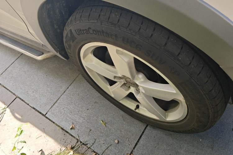 Used Audi Q5 2013 40 TFSI Comfort Edition Right Front Wheel Hub