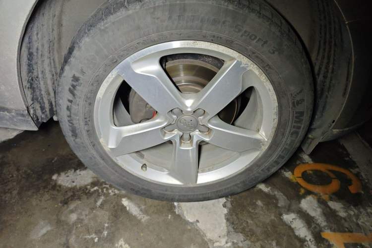 Used Audi Q5 2013 40 TFSI Comfort Edition Right Front Wheel Hub