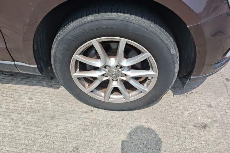 Used Audi Q5 2013 40 TFSI Ambition Right Front Wheel Hub