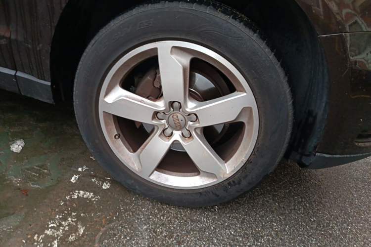 Used Audi Q5 2013 40 TFSI Ambition Right Front Wheel Hub