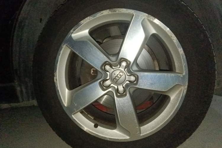 Used Audi Q5 2013 40 TFSI Comfort Edition Right Front Wheel Hub