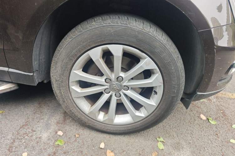 Used Audi Q5 2013 40 TFSI Technology Edition Right Front Wheel Hub