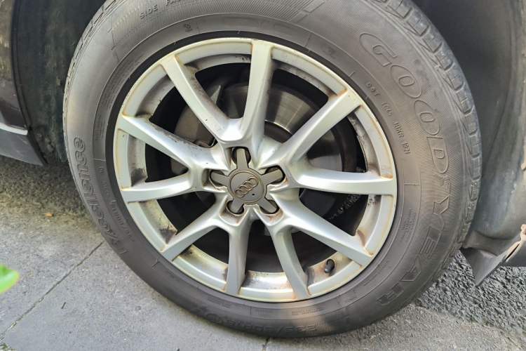 Used Audi Q5 2013 40 TFSI Ambition Right Front Wheel Hub