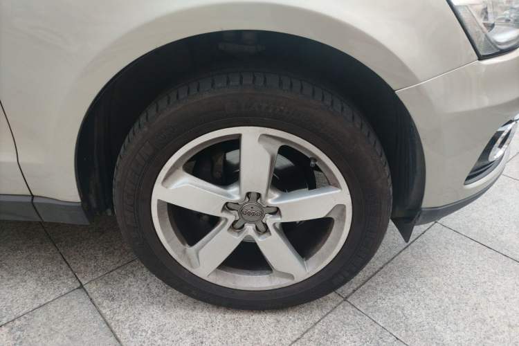 Used Audi Q5 2013 40 TFSI Comfort Edition Right Front Wheel Hub