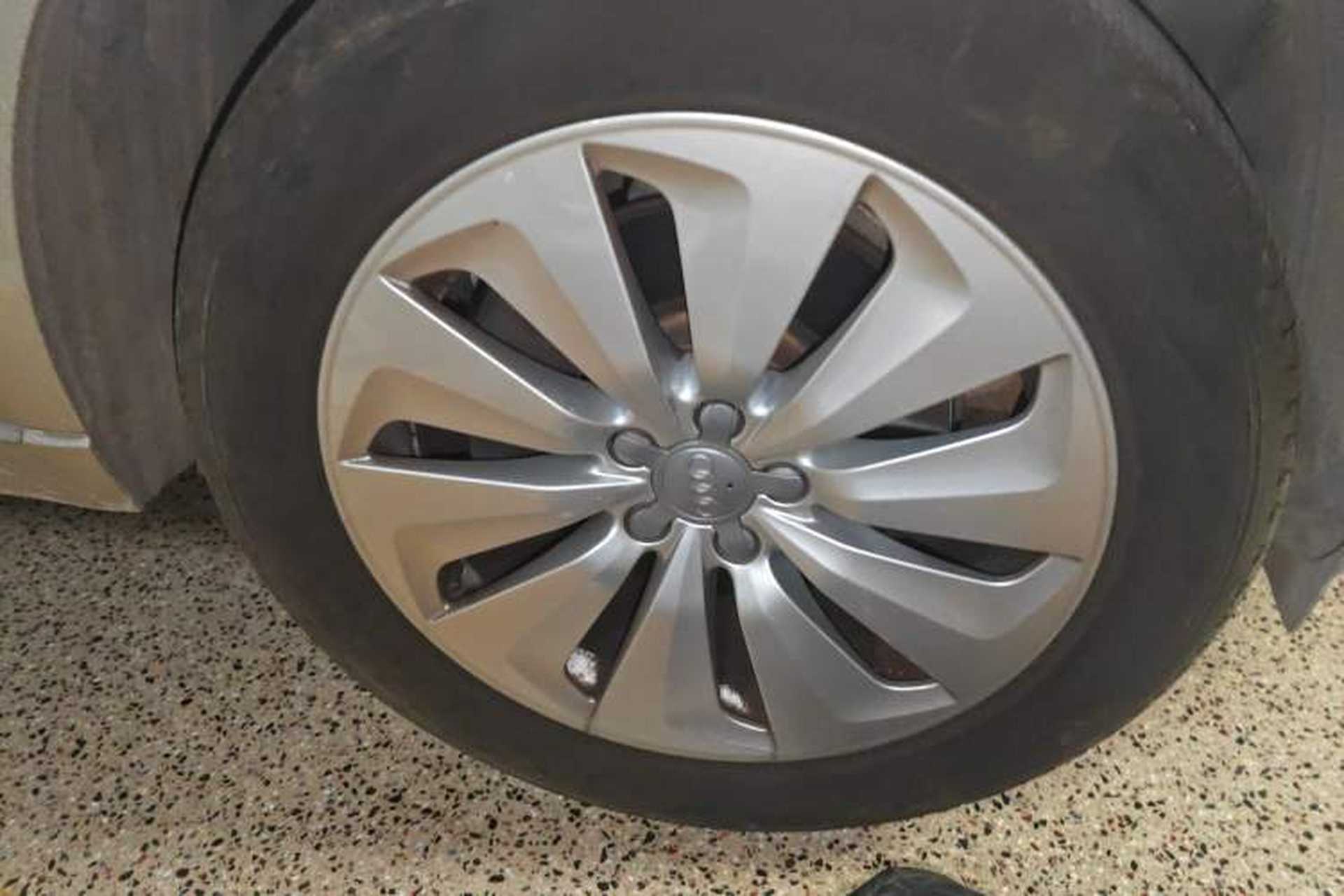 Used Audi Q5 2013 40 TFSI hybrid Right Front Wheel Hub