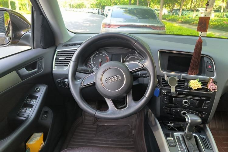 Used Audi Q5 2013 40 TFSI Ambition Steering Wheel