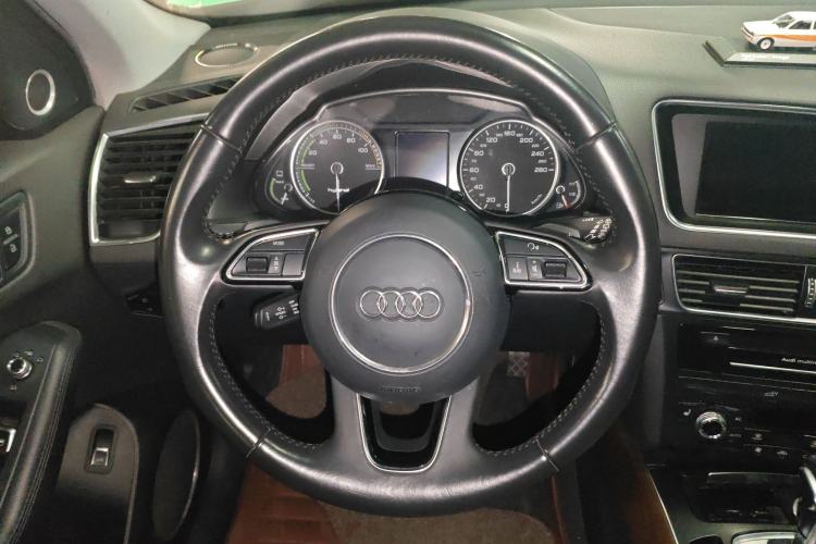Used Audi Q5 2013 40 TFSI hybrid Steering Wheel