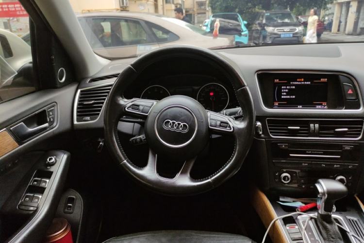 Used Audi Q5 2013 40 TFSI Luxury Model Steering Wheel