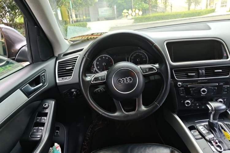 Used Audi Q5 2013 40 TFSI Technology Edition Steering Wheel