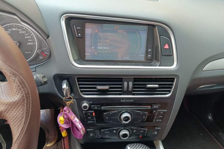 Used Audi Q5 2013 40 TFSI Ambition Audio And AC Panel