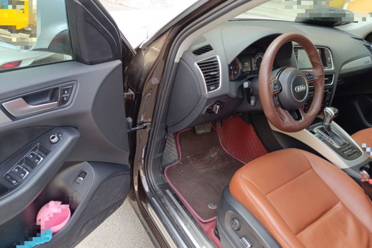 Used Audi Q5 2013 40 TFSI Ambition Driver Seat
