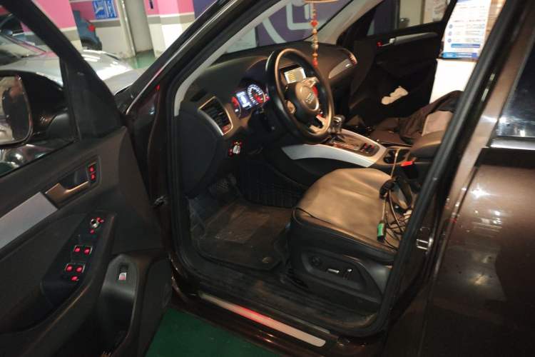 Used Audi Q5 2013 40 TFSI Technology Edition Driver Seat
