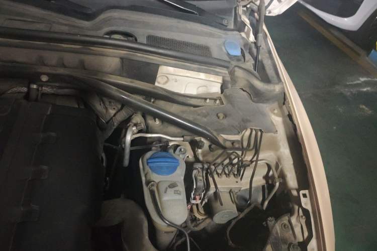 Used Audi Q5 2013 40 TFSI Comfort Edition Engine Bay Left