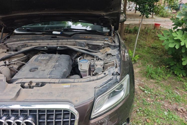Used Audi Q5 2013 40 TFSI Technology Edition Engine Bay Left