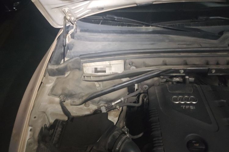 Used Audi Q5 2013 40 TFSI Comfort Edition Engine Bay Right