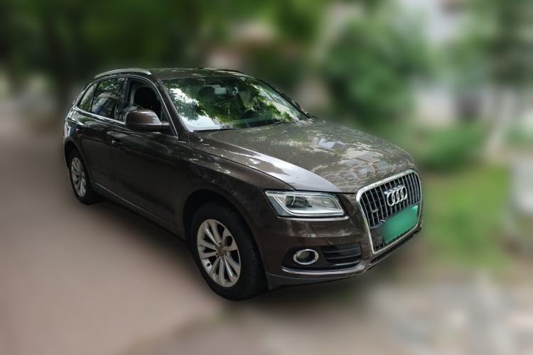 Used Audi Q5 2013 40 TFSI Technology Edition Front Right 45 Deg